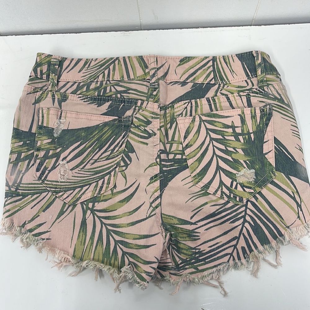 Shorts - Picture 9 of 11